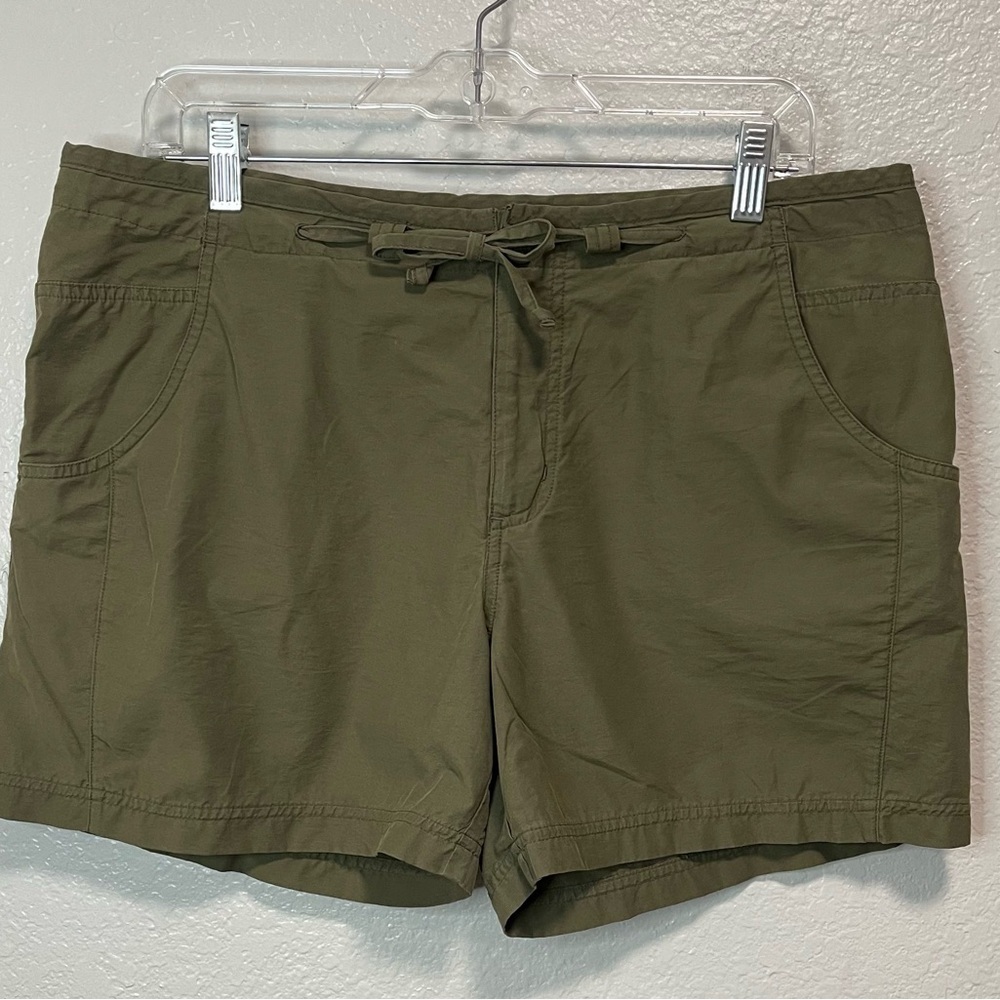 Columbia Olive Green Hiking Camping Athletic Drawstring Shorts Size Medium